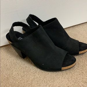 Black heeled sandals!